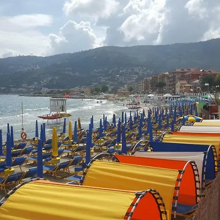 Locazioni Turistiche Private * Marina dʼAndora